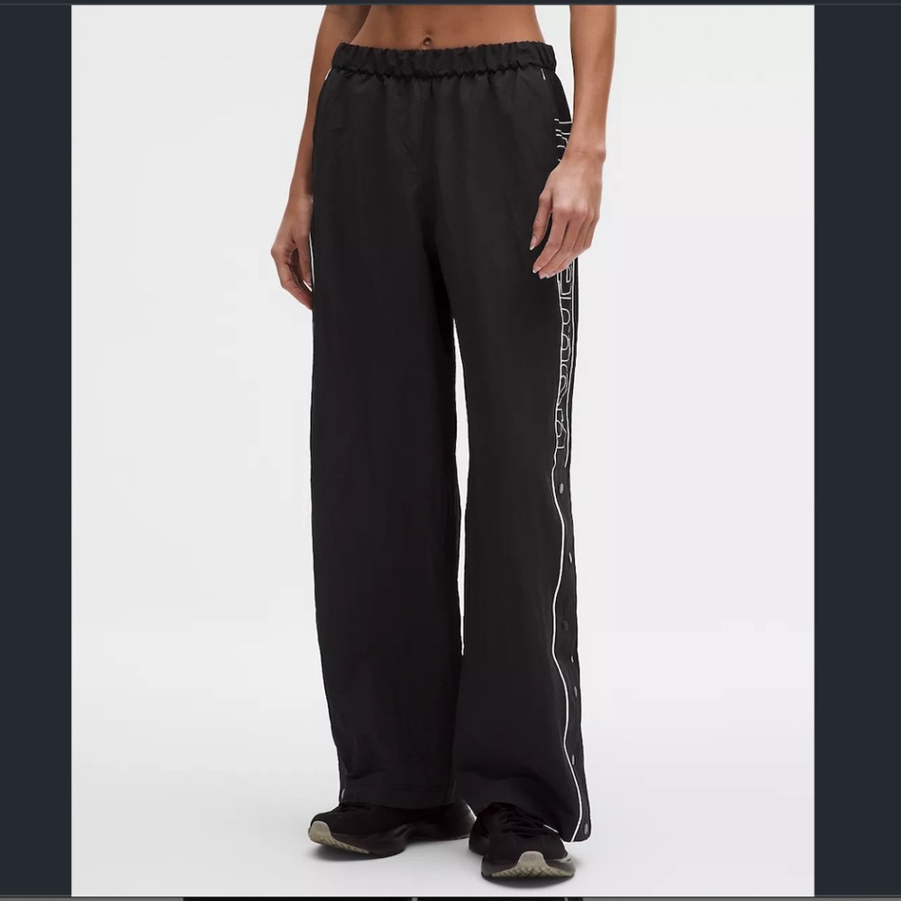 Lululemon Crinkle Nylon Mid-Rise Track Pant Wordmark in Black XXXS